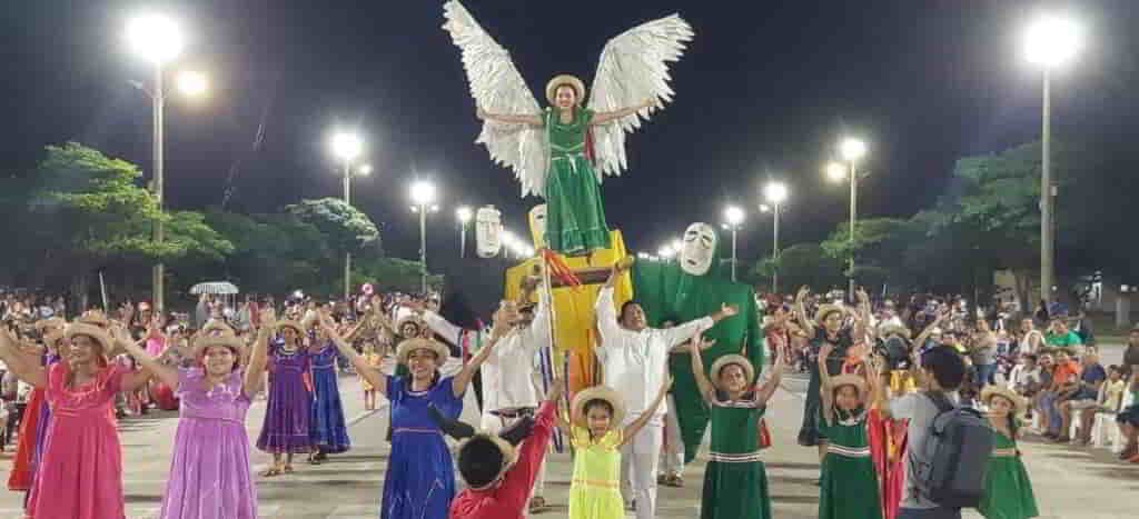 Niños y jóvenes despiden el Carnaval en el Corso Cultural