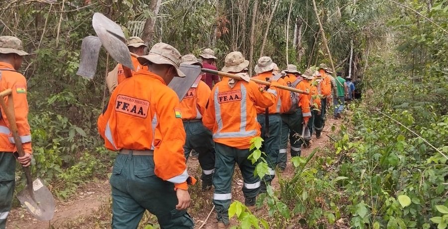 Equipos terrestres y aéreos se desplazan en el Parque Madid para sofocar incendio i