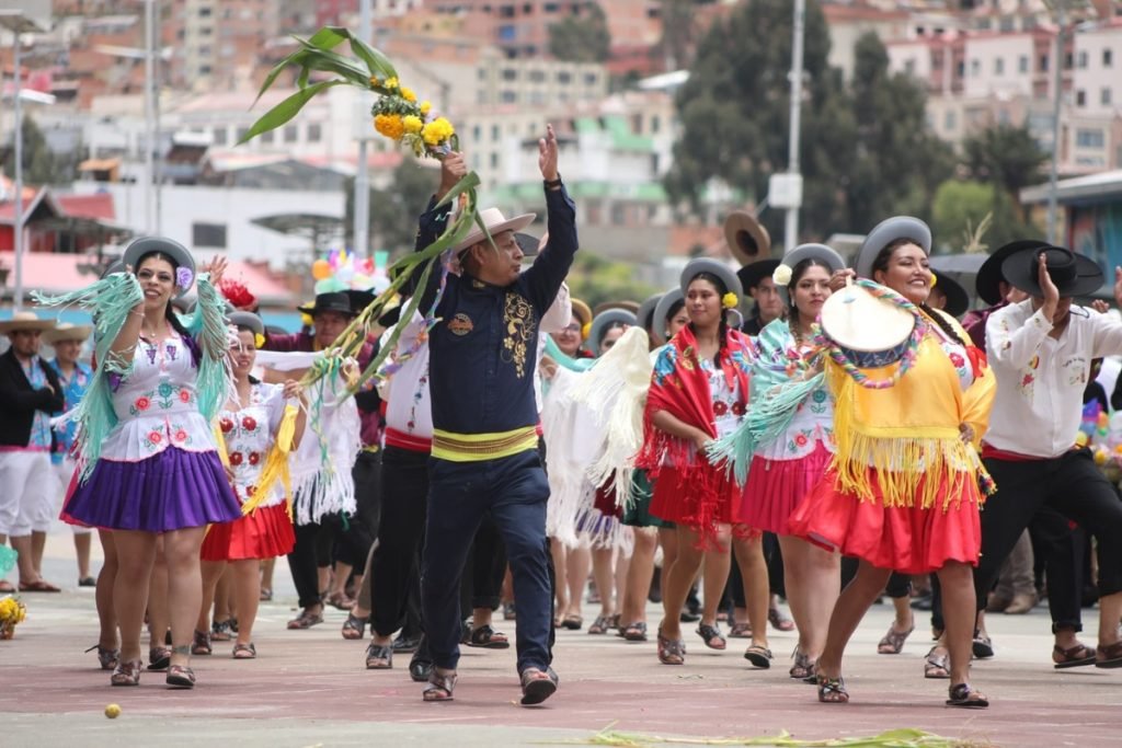 Lanzamiento del Carnaval boliviano y la Vendimia del Bicentenario