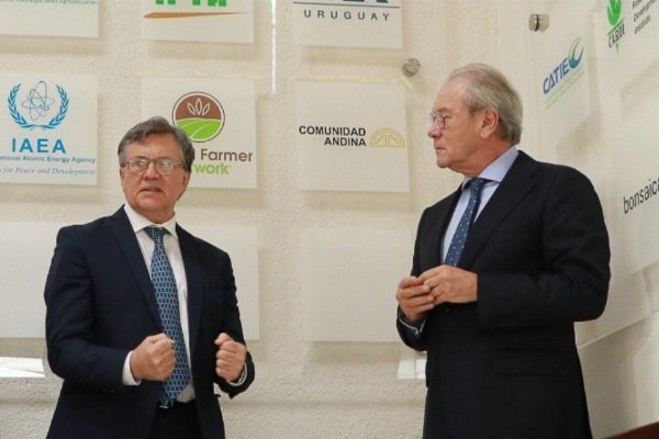 El IICA y la Secretaría General de la Comunidad Andina suscriben convenio para fortalecer sistema agroalimentario de países andinos