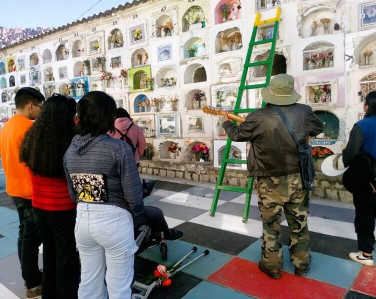 En La Paz amplían horario de acceso al Cementerio General por Todos Santos y refuerzan la seguridad