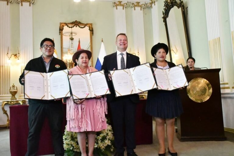 Bolivia y Rusia firman Memorándum para impulsar intercambio artístico, protección patrimonial y apoyo a pueblos indígenas