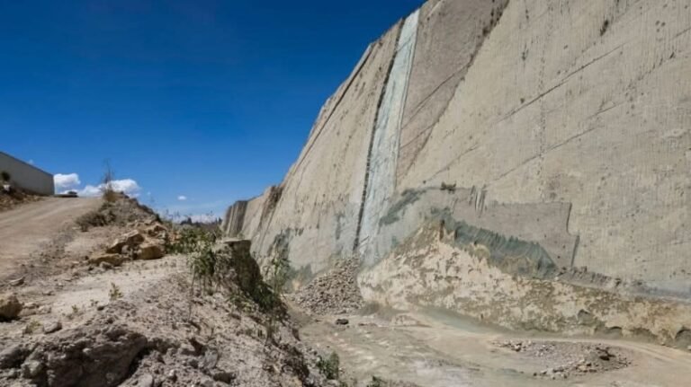 En el derrumbe del Cal Orck’o en Sucre se perdieron 48 huellas de dinosaurios