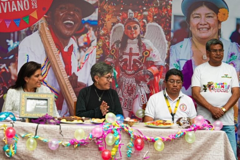 Culturas y Turismo junto a la Alcaldía de Sucre «Lanzan el Carnaval de Sucre» desde La Paz