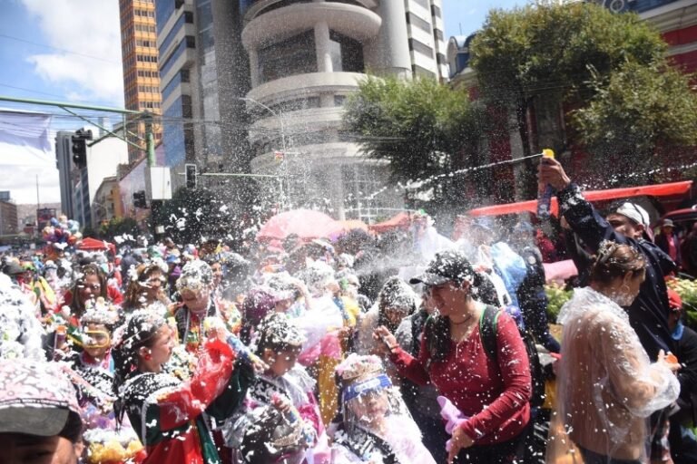 Corso Infantil reúne a cientos de familias paceñas