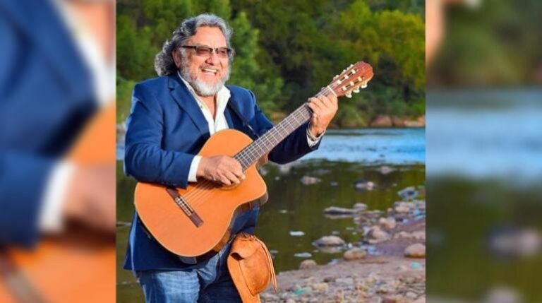 Juan Enrique Jurado celebra 51 aniversario cantando