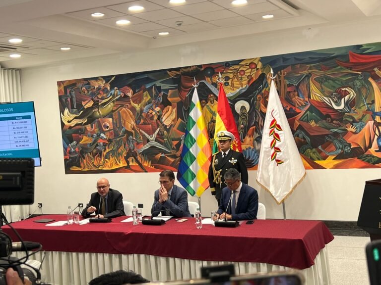 Gobierno presenta el Decreto 5600 que suprime 161 decretos y transparenta las contrataciones directas