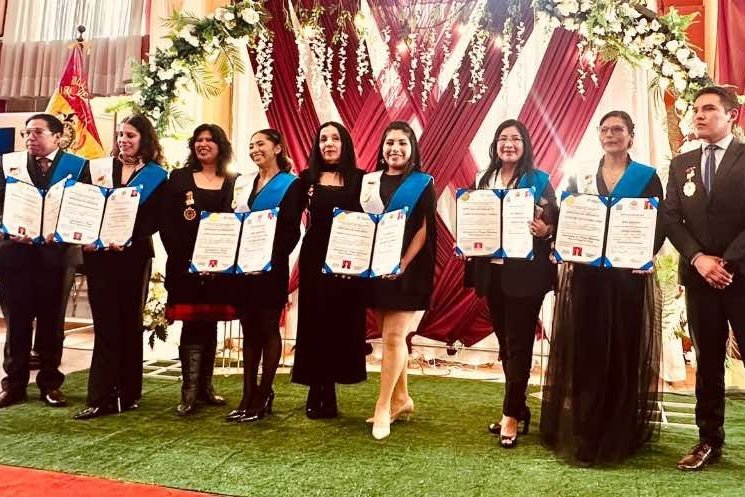 Bolivia marca un hito educativo con sus primeros licenciados en Danza.