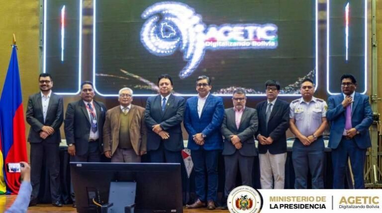 Agetic, siete universidades y el Cengob firman convenio para transformación digital