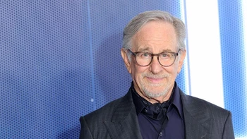 «Como un episodio sin gracia de Expedientes Secretos X»: la dura crítica de la BBC de «El día de la revelación», la nueva película de Steven Spielberg