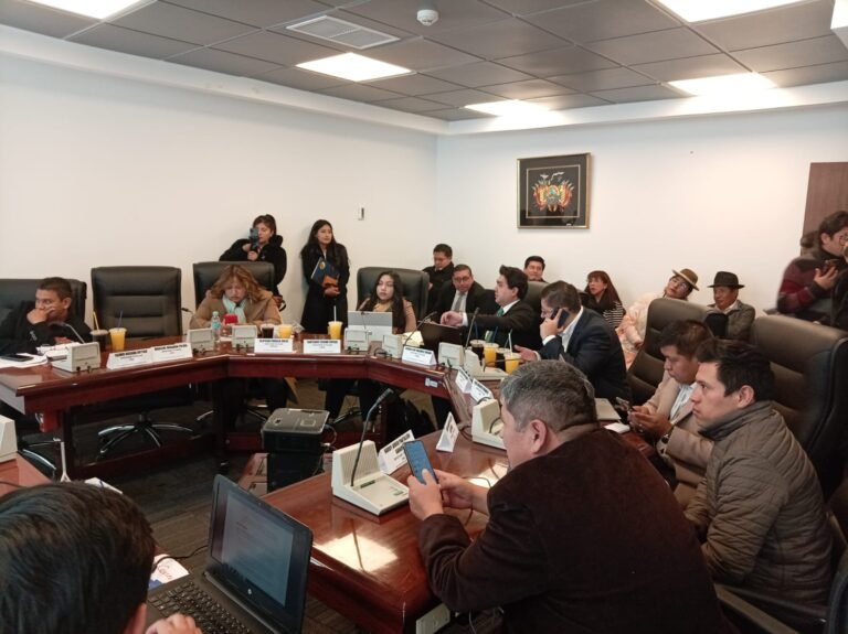 Comisión de Constitución aplaza por una semana el tratamiento del proyecto de ley para la preselección de magistrados