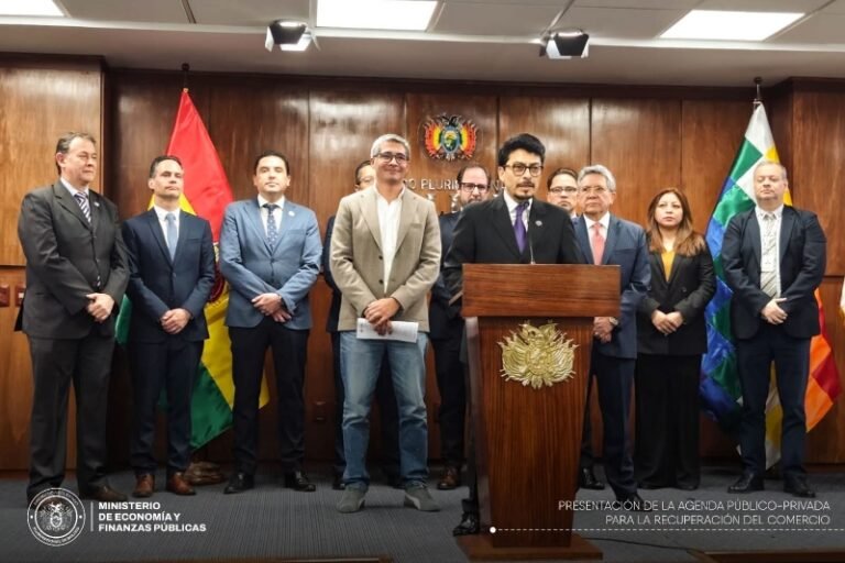 Estado y sector empresarial unidos por la producción nacional!