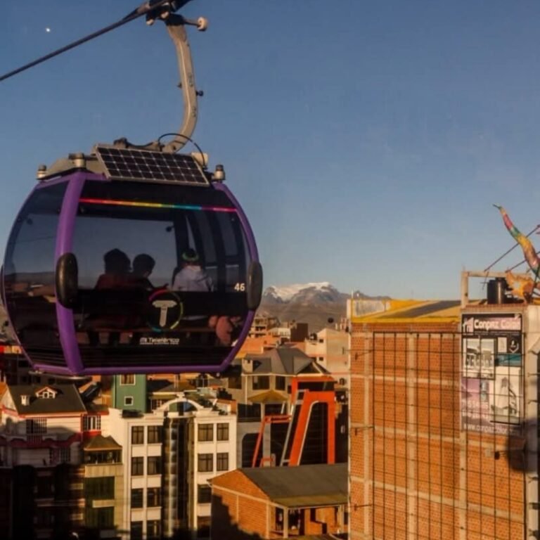 La Paz tendrá nueva línea de Teleférico : Proyecto Carmesí unirá El Alto con el corazón comercial de la sede de gobierno