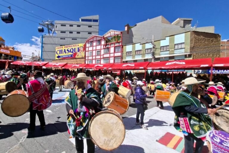 La plaza San Francisco retumbará al ritmo ancestral de sikuris y música autóctona