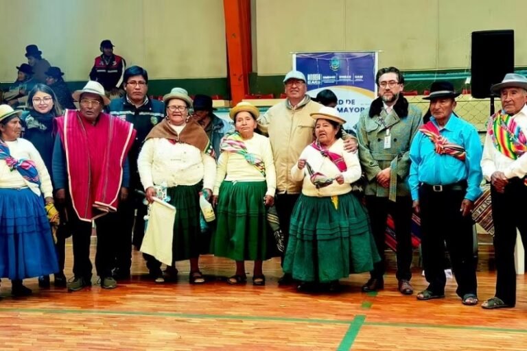 El Alto celebra la sabiduría y el folklore en el Festival Municipal de Danzas Autóctonas de Adultos Mayores