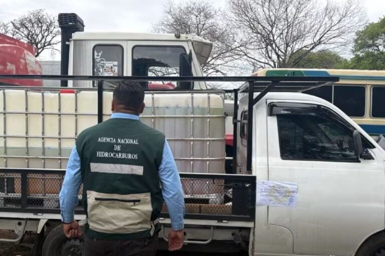 ANH participa en operativo que permitió decomisar más de 3.500 litros de diésel que pretendían ser desviados en Santa Cruz.