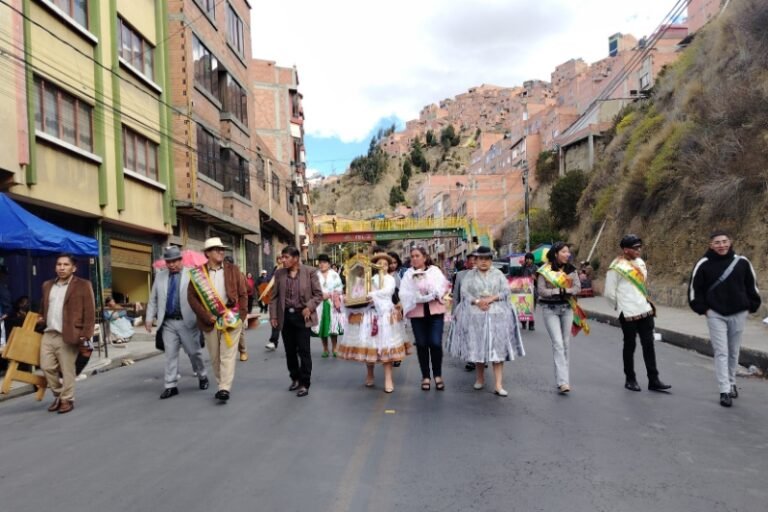 Se realizó la Preentrada en honor a la Virgen de las Nieves patrona de Alto Chijini en La Paz