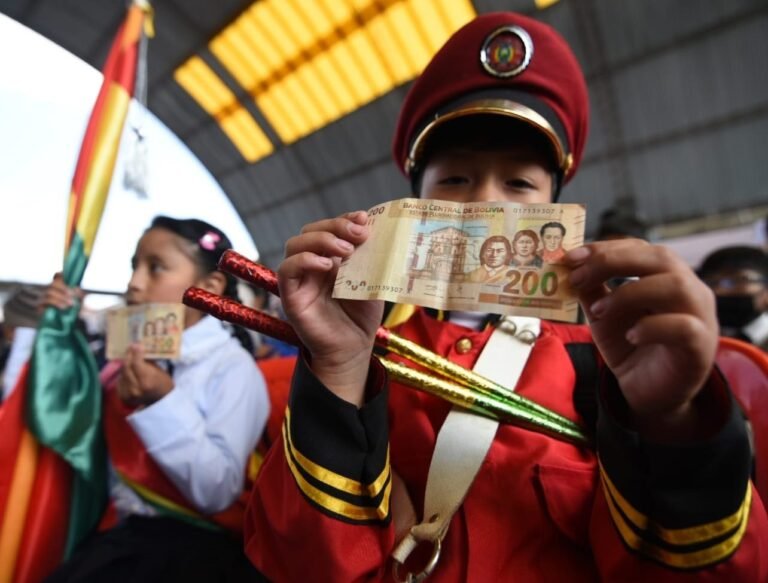 Llegará a 2,2 millones de estudiantes con Bs 690 millones: pago del Bono Juancito Pinto arrancará el 26 de octubre