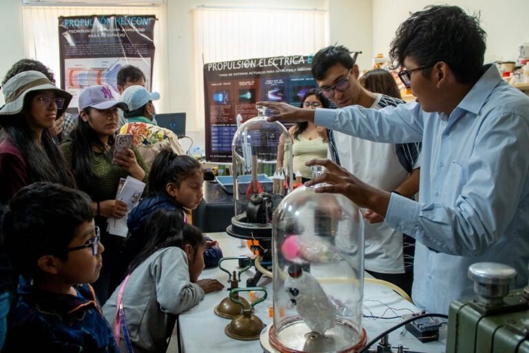 FAPA: La UMSA abre sus laboratorios e investigaciones para acercar la ciencia a la población