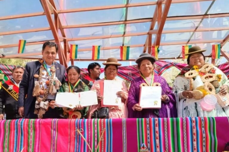 La tradición del trueque sigue viva en Viacha celebra 478 años de la Feria de Natividad