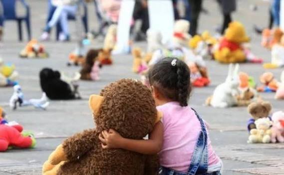 Gobierno establece bono y medidas de protección para huérfanos de feminicidio